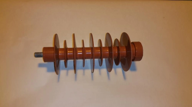 Tahové, podpěrné a staniční izolátory