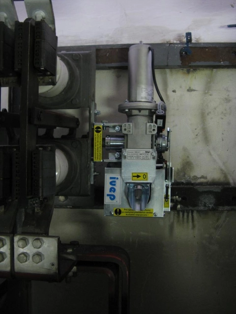 Indoor and outdoor, hand or motor drives