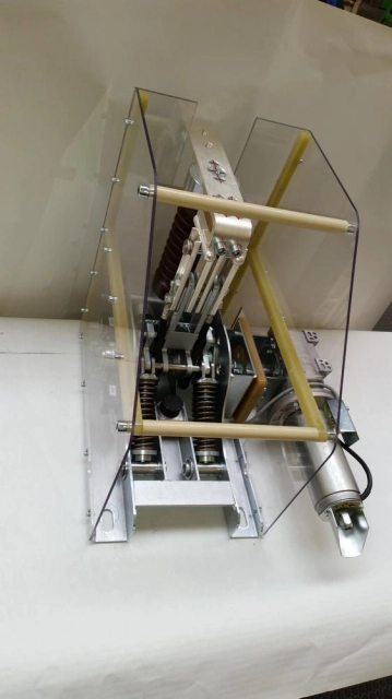 Indoor disconnectors, loadbreak and earthing switches