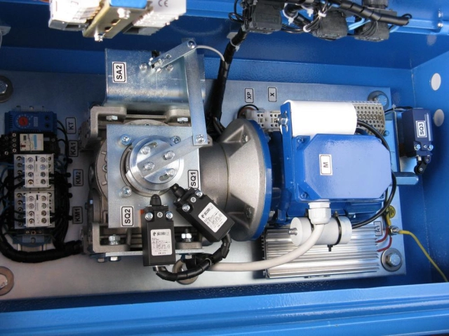 Venkovní a vnitřní, ruční a elektromotorové pohony