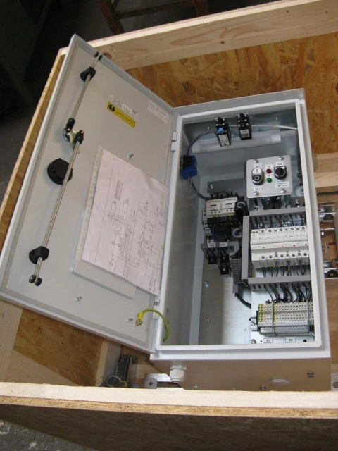 Venkovní a vnitřní, ruční a elektromotorové pohony