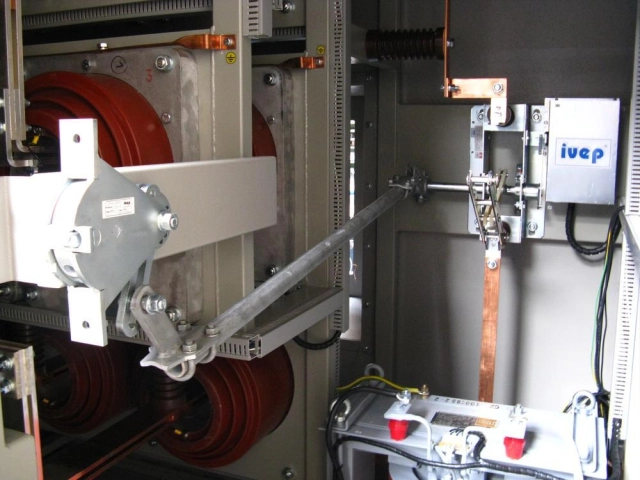 Venkovní a vnitřní, ruční a elektromotorové pohony