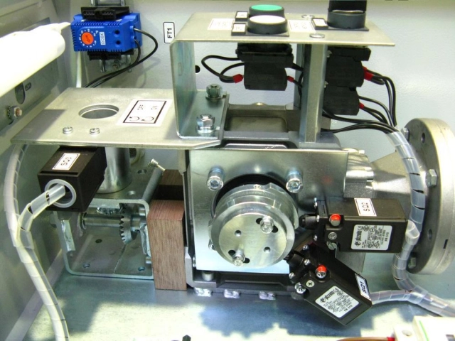 Indoor and outdoor, hand or motor drives