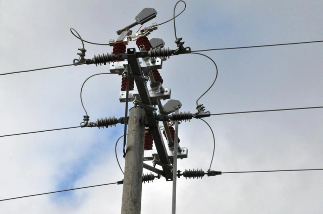 Venkovní odpínače, úsečníky a odpojovače