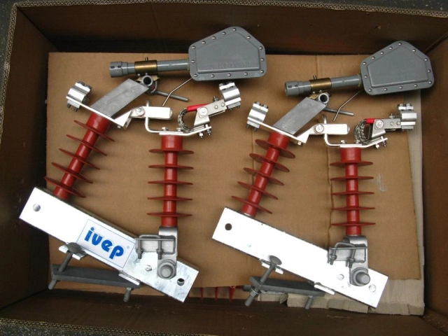 Venkovní odpínače, úsečníky a odpojovače