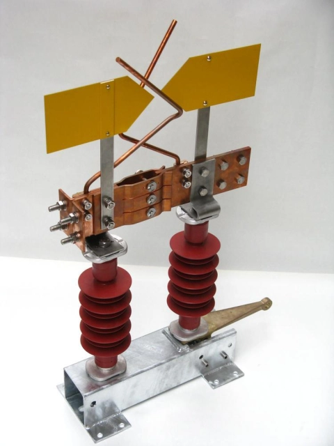 Venkovní, vnitřní trakční odpínače a odpojovače