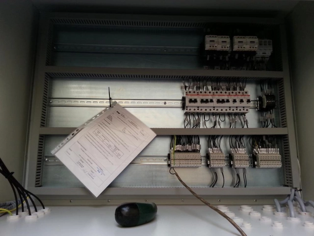 Air insulated LV, MV switchgears, Generator switchgears, Transient cabinets