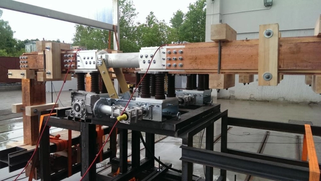 Indoor disconnectors, loadbreak and earthing switches