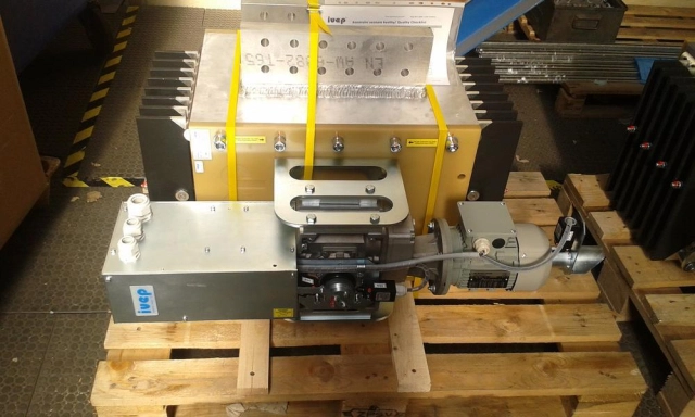 Indoor disconnectors, loadbreak and earthing switches