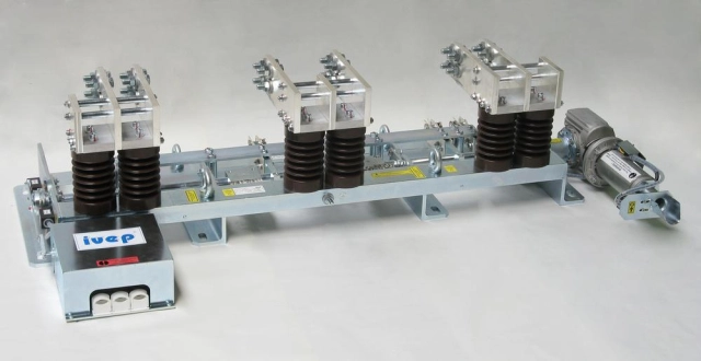 Indoor disconnectors, loadbreak and earthing switches