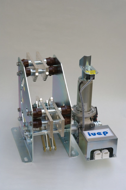 Vnitřní odpojovače, odpínače, zkratovače a uzemňovače