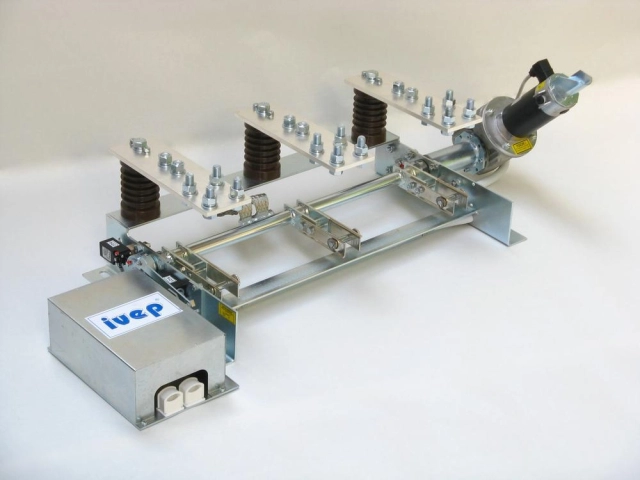 Indoor disconnectors, loadbreak and earthing switches