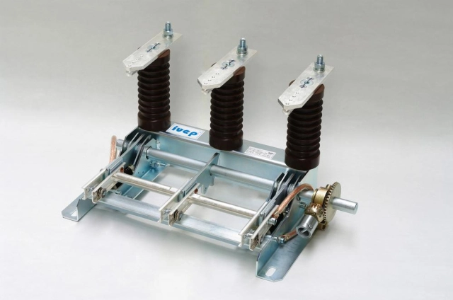 Indoor disconnectors, loadbreak and earthing switches