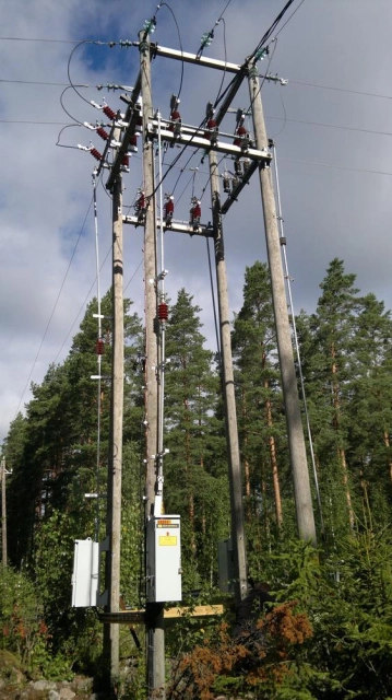 Outdoor loadbreak switches and disconnectors