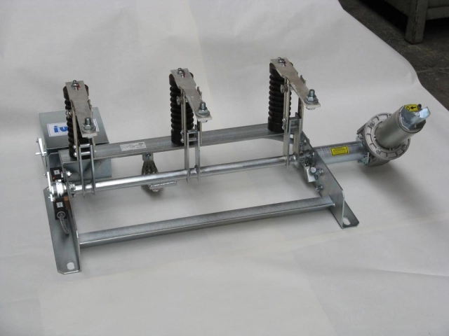 Vnitřní odpojovače, odpínače, zkratovače a uzemňovače