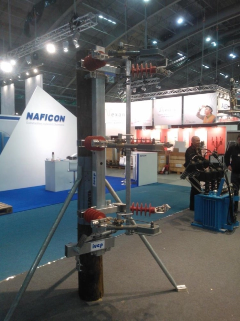 Outdoor loadbreak switches and disconnectors