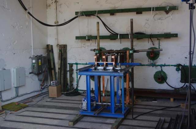 Indoor disconnectors, loadbreak and earthing switches