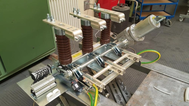 Vnitřní odpojovače, odpínače, zkratovače a uzemňovače