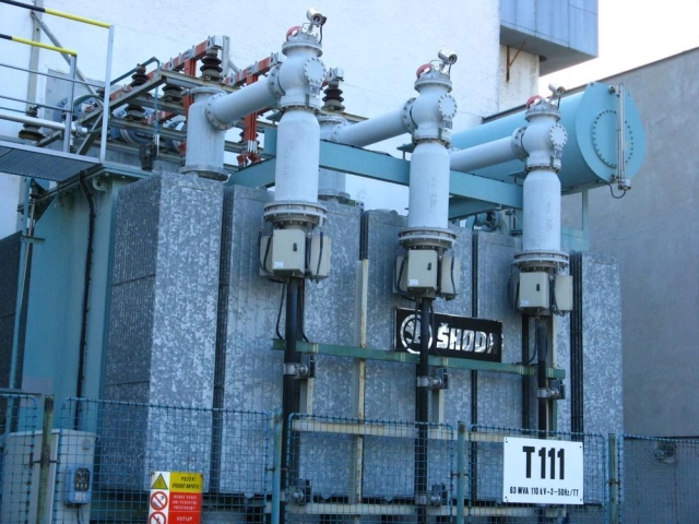 Elektrická zařízení izolovaná plynem SF6, zaústění transformátorů