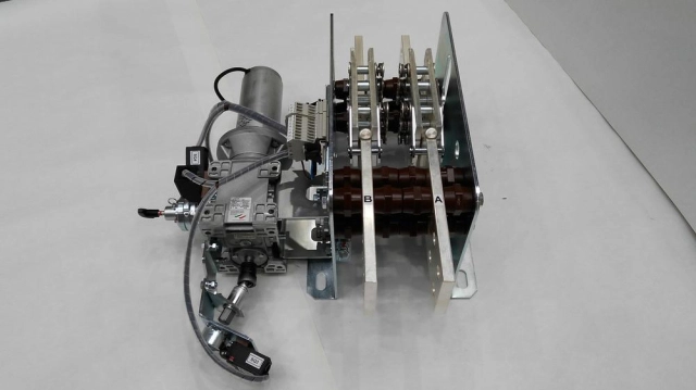 Indoor disconnectors, loadbreak and earthing switches